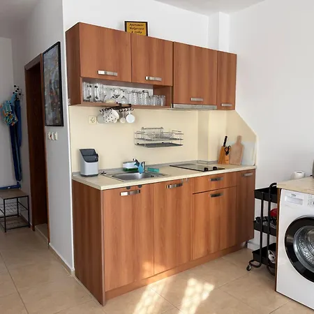 Bw - Happy 67 Sluneční pobřeží