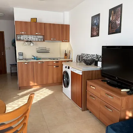 Bw - Happy 67 Sluneční pobřeží